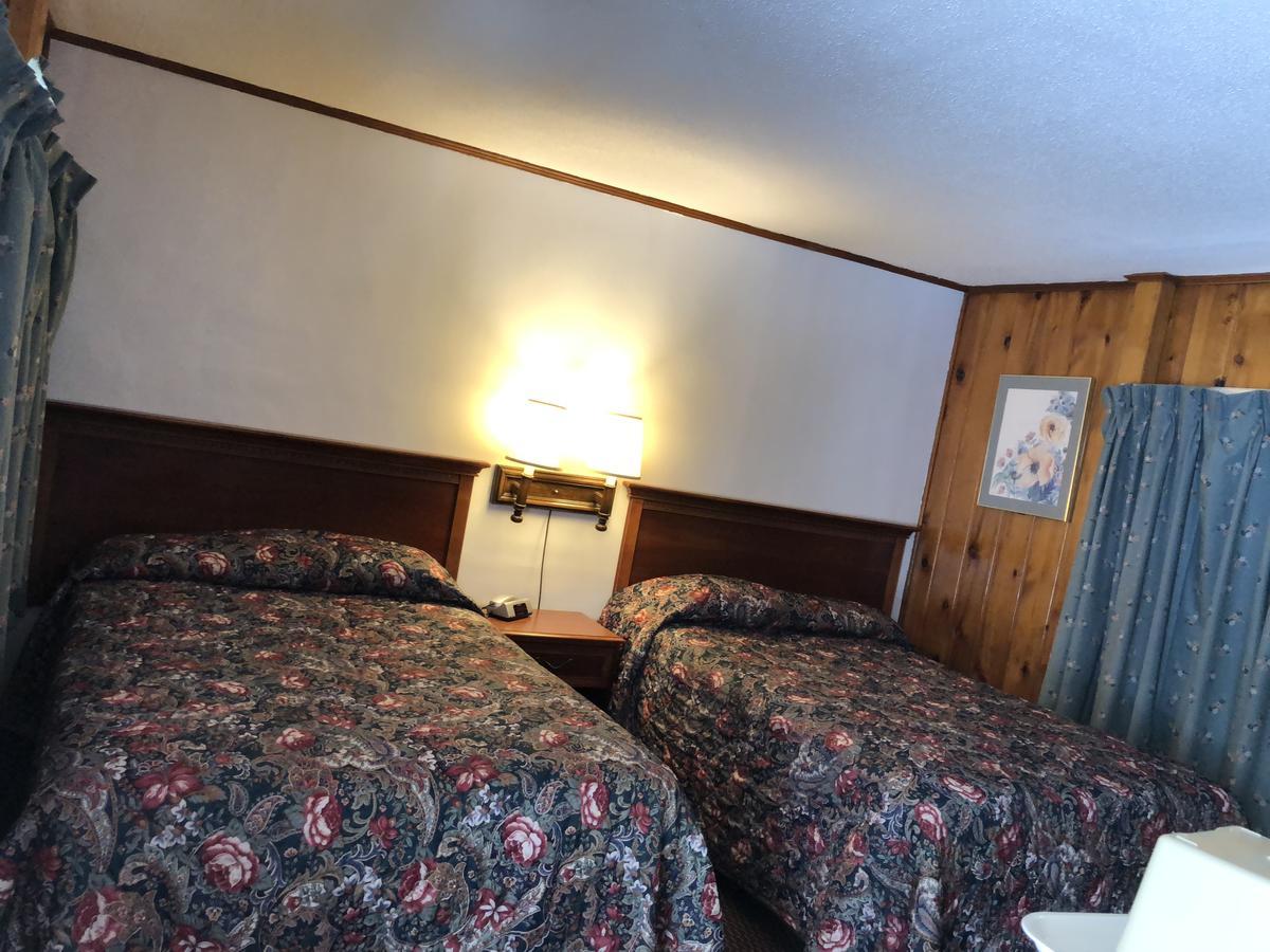 Sun N Snow Hotel Cadillac Exterior photo